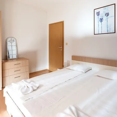 Charming 1 Bedroom For Up To 4 Guests Sluneční pobřeží