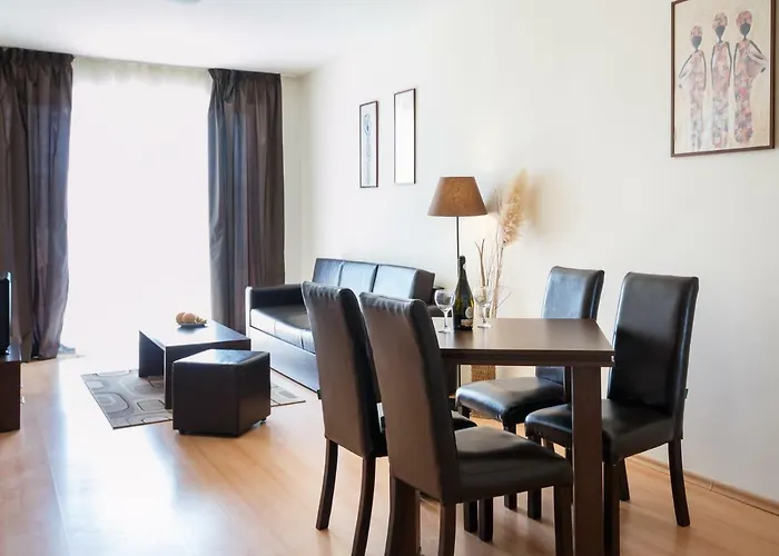 Charming 1 Bedroom For Up To 4 Guests Apartament *